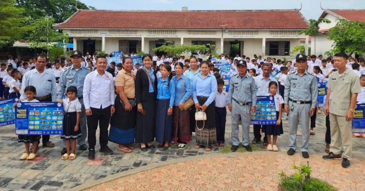អគ្គនាយកដ្ឋាន ក.ប.ប. បន្តចុះអប់រំផ្សព្វផ្សាយអំពីសុវត្ថិភាពម្ហូបអាហារ និងផលប៉ះពាល់នៃគ្រឿងញៀន ជូនដល់គ្រូ-សិស្ស ក្នុងខេត្តបន្ទាយមានជ័យ