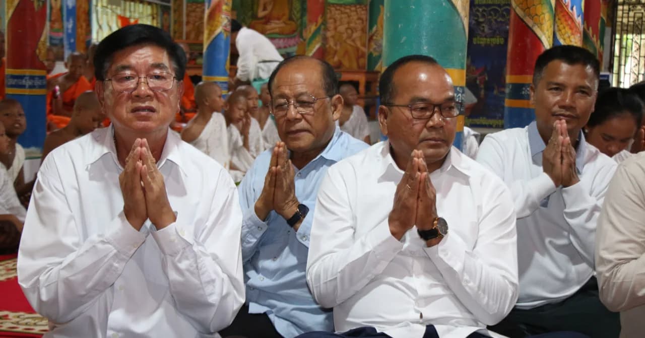 អ្នកតំណាងរាស្ត្រមណ្ឌលប៉ៃលិន អញ្ជើញជាគណៈអធិបតីក្នុងពិធីបុណ្យបំបួសកុលបុត្រ នៅវត្តសុវណ្ណគង្គាវឌ្ឍនារាម ហៅវត្តទឹកពុះ