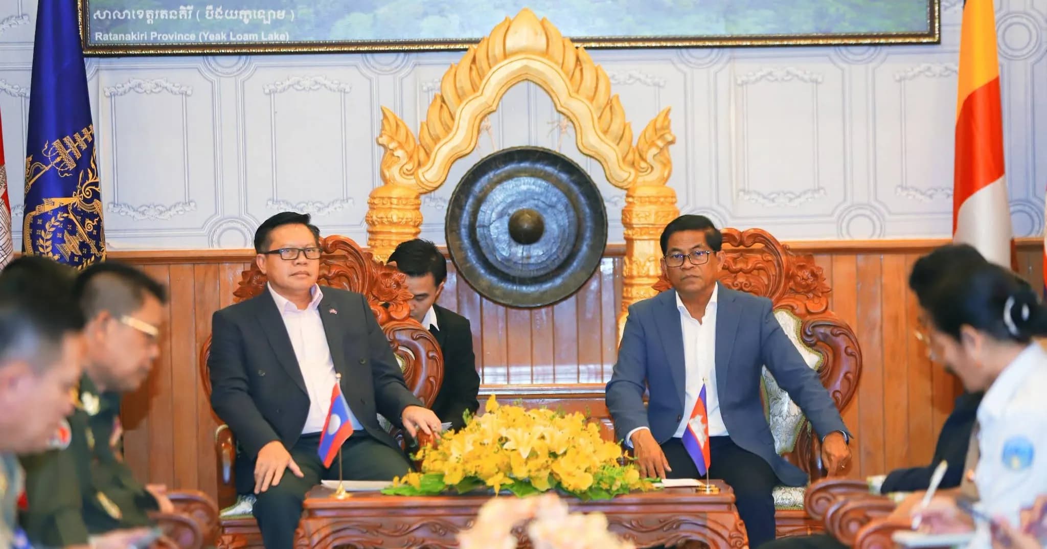 នៅរសៀលថ្ងៃទី១១ ខែកញ្ញា ឆ្នាំ២០២៦នេះឯកឧត្ដម ញ៉ែម សំអឿន អភិបាល នៃគណៈអភិបាលខេត្តរតនគិរី បានទទួលជួបពិភាក្សាការងារជាមួយ ឯកឧត្ដម កែវ វង្សសៃ អគ្គកុង ស៊ុល នៃសាធារណរដ្ឋប្រជាធិបតេយ្យប្រជាមានិតឡាវ ប្រចាំខេត្តស្ទឹងត្រែង៕