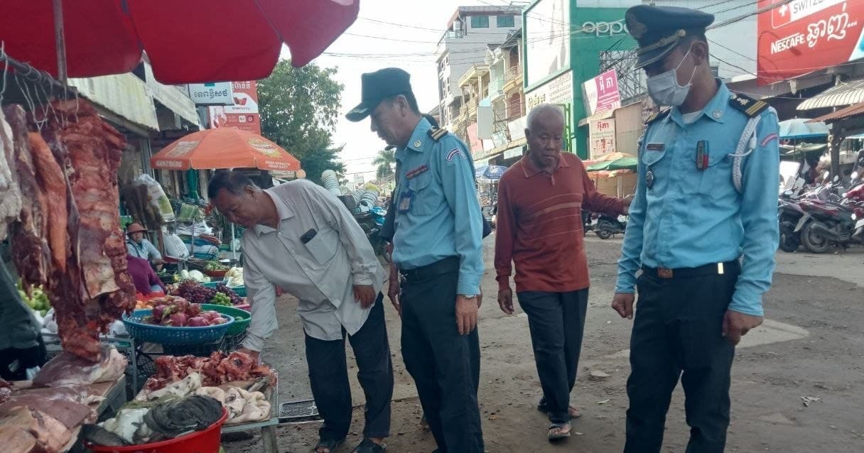 អាជ្ញាធរក្រុងកំពង់ចាម បន្តចុះរៀបចំសណ្តាប់ធ្នាប់សាធារណៈ នៅគោលដៅ ផ្សារបឹងកុក
