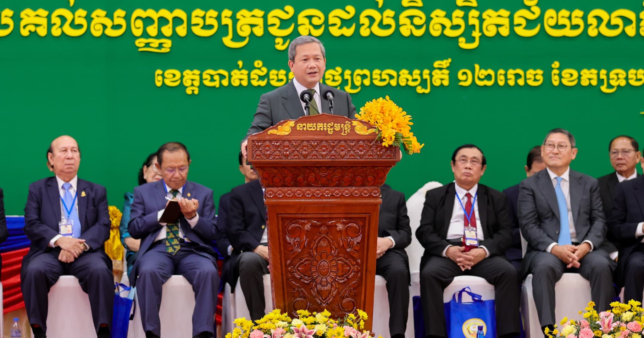 សម្ដេចធិបតី ហ៊ុន ម៉ាណែត ប្រកាសថាផ្លូវក្នុងក្រុងបាត់ដំបងចំនួន២៨ខ្សែនឹងចាប់ផ្តើមសាងសង់ឡើងវិញនៅខែវិច្ឆិកាខាងមុខ