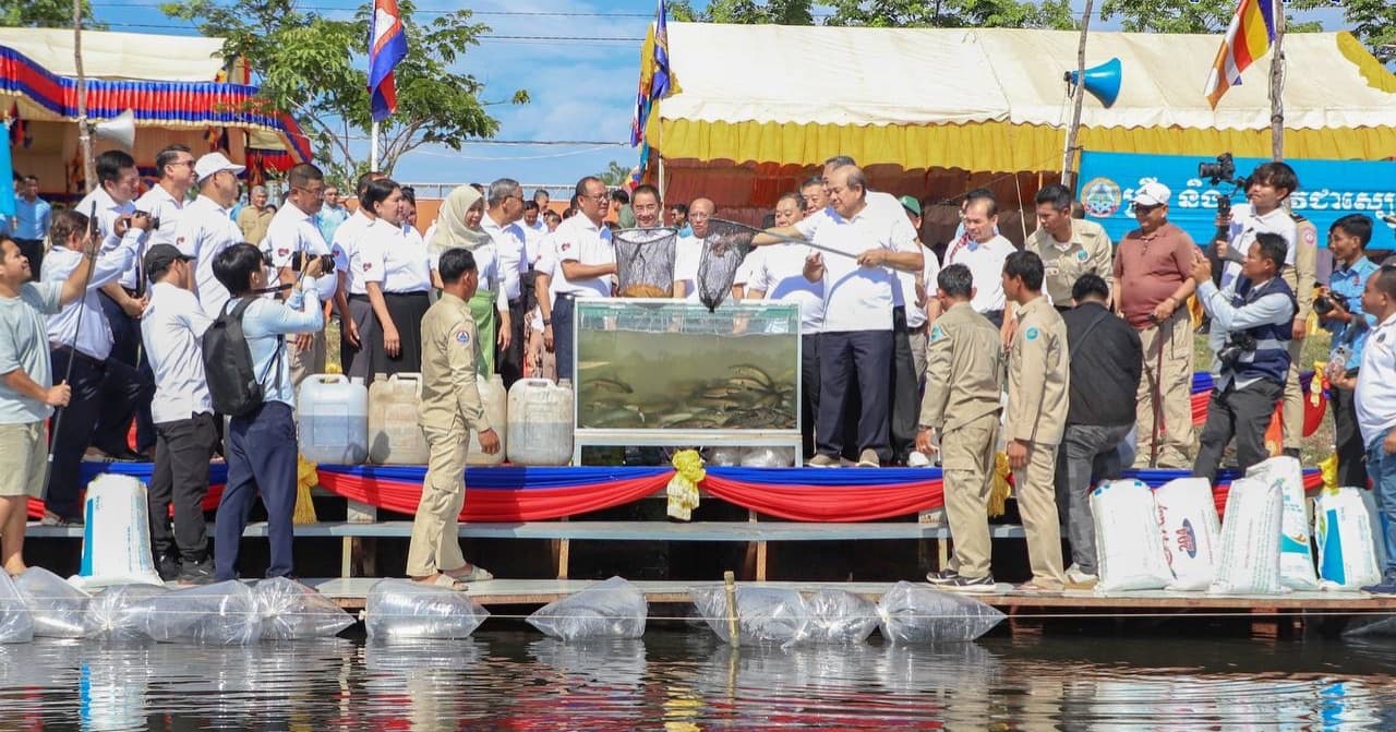 កូនត្រីចម្រុះ២០ម៉ឺនក្បាល និងកូនបង្កង៣ម៉ឺនក្បាលត្រូវបានធ្វើពិធីលែង ក្នុងអាងទឹកឈ្វាំង ស្ថិតក្នុងស្រុករលាប្អៀរ